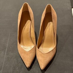 Banana Republic Women's Tan Heels